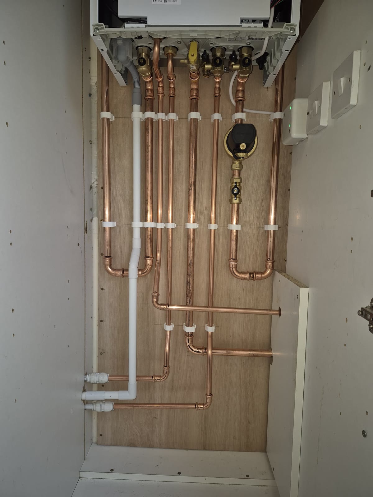Boiler service pipework detail